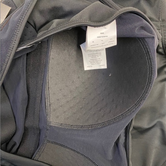 Nike Hydralock Racer Back One
Piece Swimsuit Sz XL - Picture 5 of 12